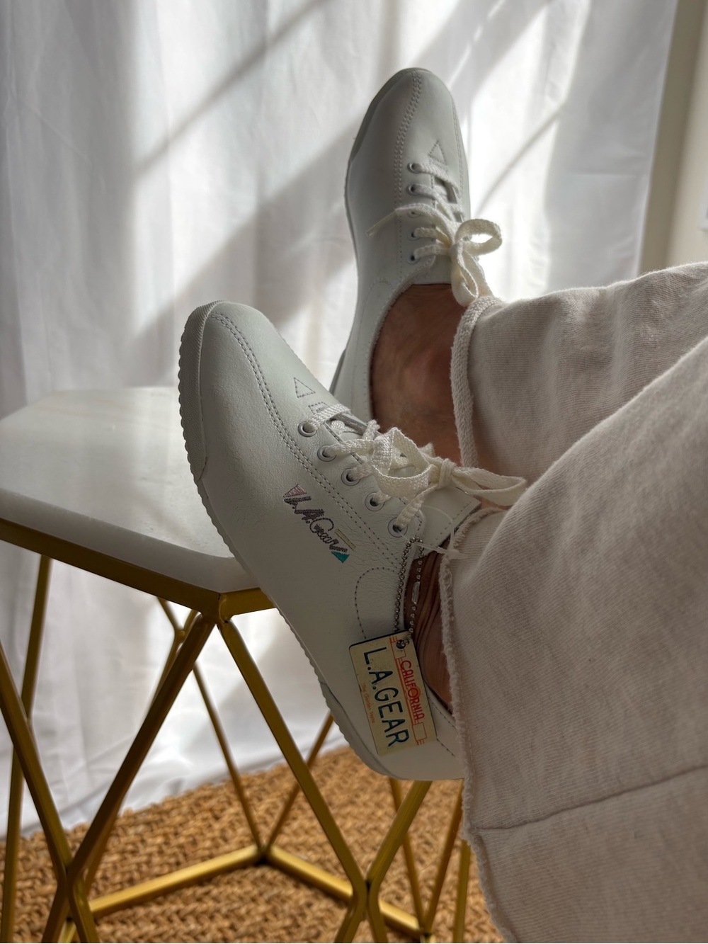 L.A. Gear Women’s White Low-Top Lace-Up Sneakers - Picture 4 of 6